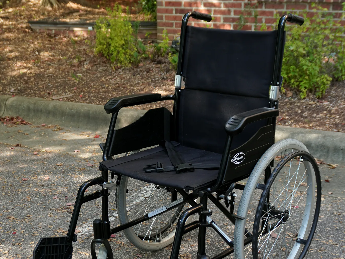 Lightweight push wheelchair